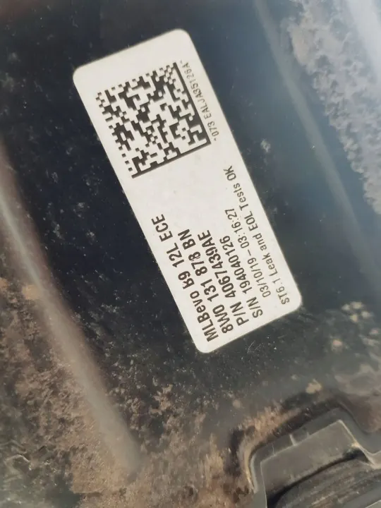 Réservoir AdBlue Audi A4 B9 OEM 8W0131878BN - Occasion image 4