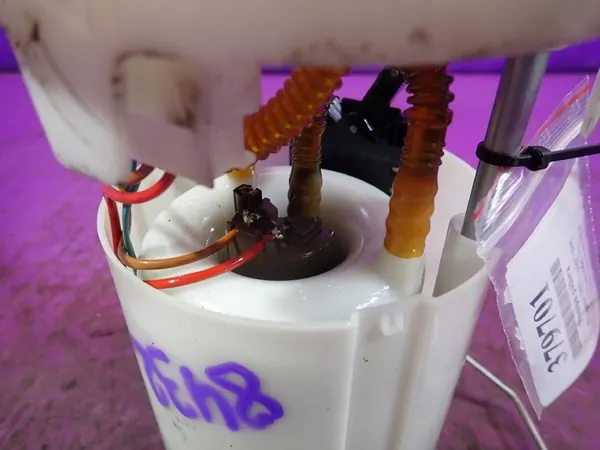 PEUGEOT 207 06-09 1.4 VTI Brandstofpomp 9684934480 4 PIN image 3