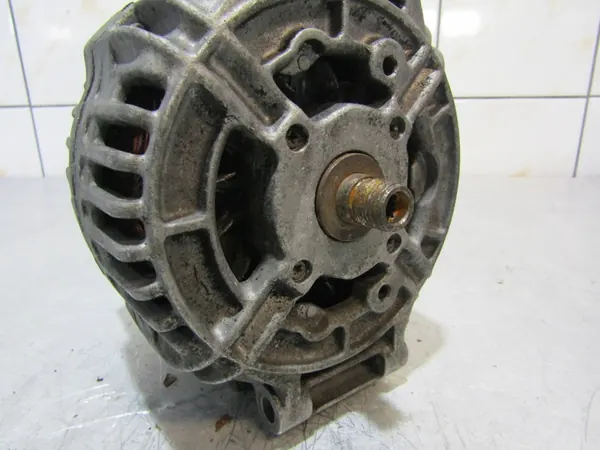 MERCEDES C-KLASA W202 93-01 2.2 CDI Alternator image 3