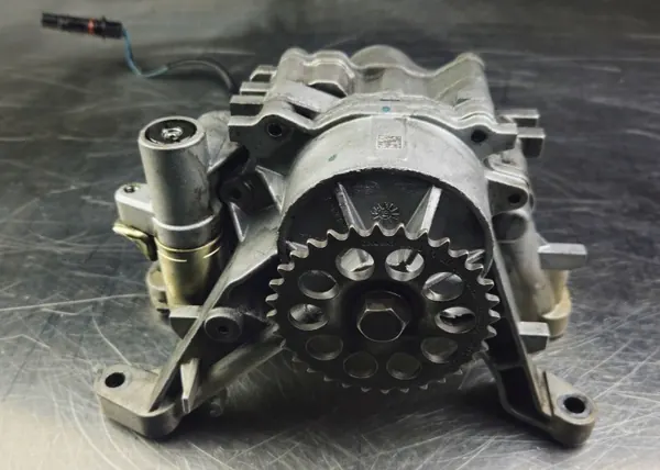 Jaguar oljepump OEM G4D36L079E - Begagnad originaldel image 2