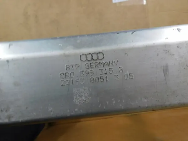 Audi Q5 8R Moottoritukitanko OEM 8R0399315G image 10