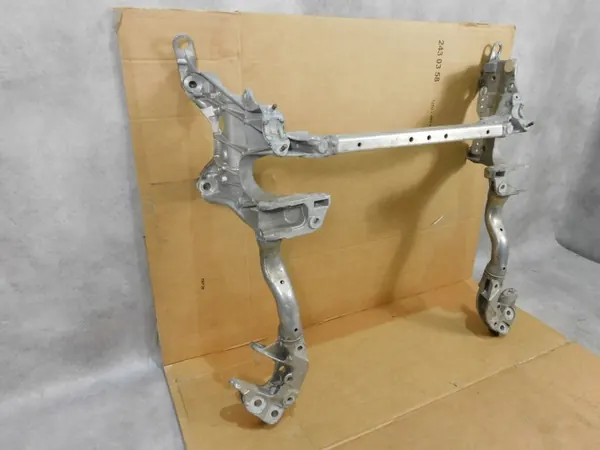 Audi Q5 8R Moottoritukitanko OEM 8R0399315G image 3