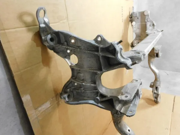 Audi Q5 8R Moottoritukitanko OEM 8R0399315G image 6