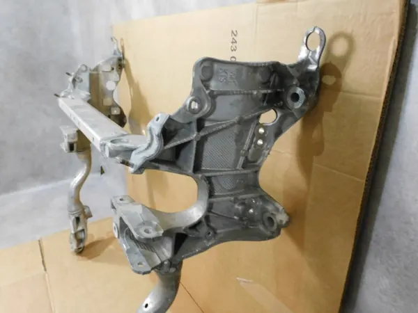 Audi Q5 8R Moottoritukitanko OEM 8R0399315G image 7