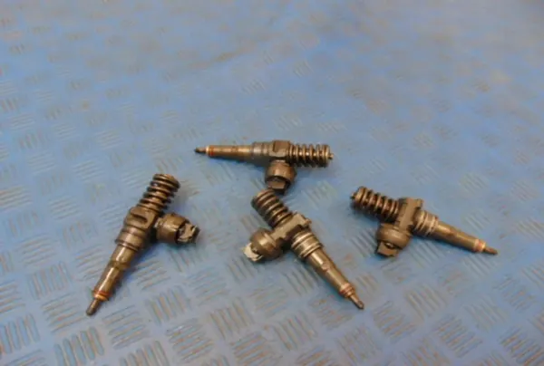 Juego de inyectores diesel VW Golf IV 1.9TDI OEM 0414720215 image 2