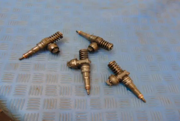 Juego de inyectores diesel VW Golf IV 1.9TDI OEM 0414720215 image 6