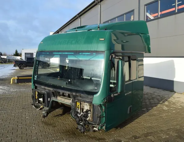 MAN OE cabineskelet met deuren voor TGX XLX image 2