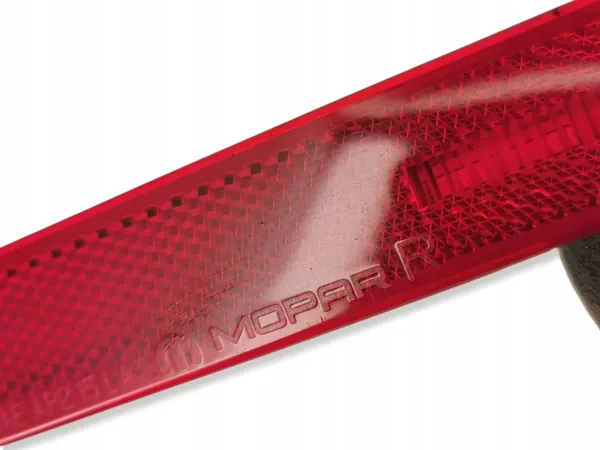 OEM 68195796AB Dodge Challenger 2019 Refletor traseiro direito image 3
