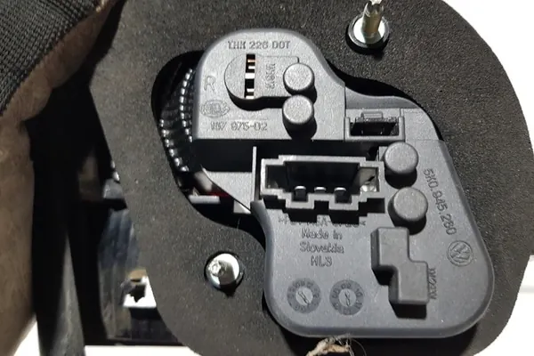 Luz de maletero derecha VW GOLF VI 5K0945094AA image 2