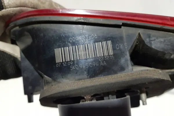 Luz de maletero derecha VW GOLF VI 5K0945094AA image 5