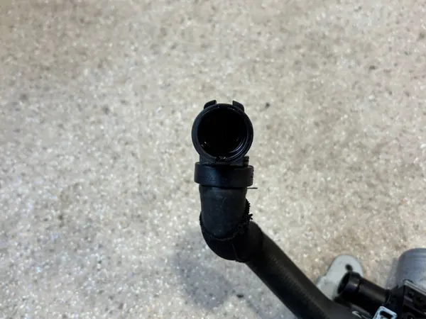 Válvula da bomba de água OEM 9037610 para BMW G20 G21 image 3