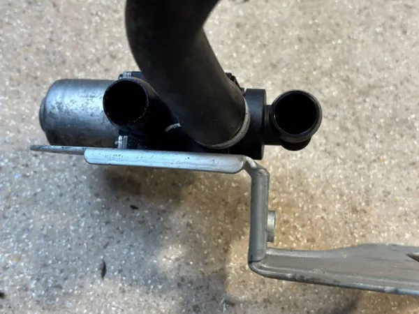 Válvula da bomba de água OEM 9037610 para BMW G20 G21 image 4