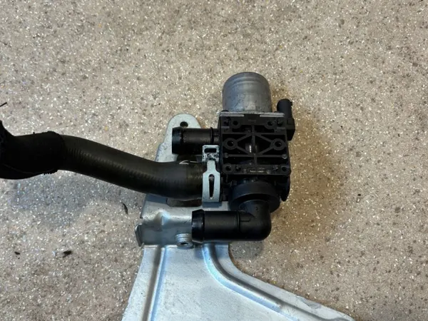 Válvula da bomba de água OEM 9037610 para BMW G20 G21 image 8