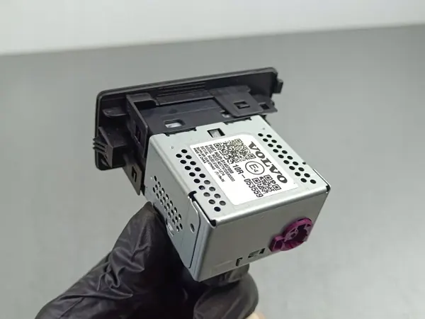 USB-Steckdose Volvo XC90 2022 OEM 10R053559 image 3