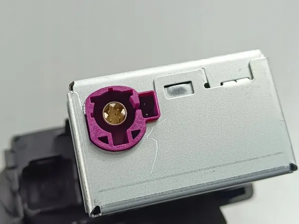 USB-Steckdose Volvo XC90 2022 OEM 10R053559 image 4