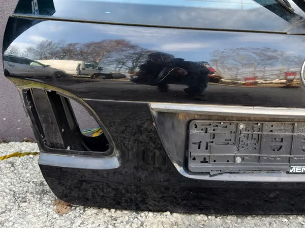 Mercedes W211 Portón Lift - OEM Negro - Usado image 7