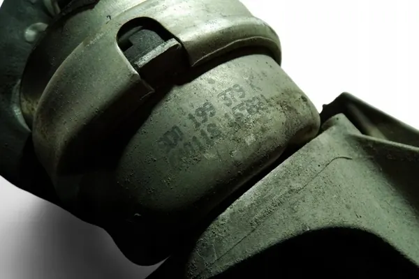 Soporte de motor derecho AUDI A6 AVANT 2.4L 2004 8D0199379K image 3