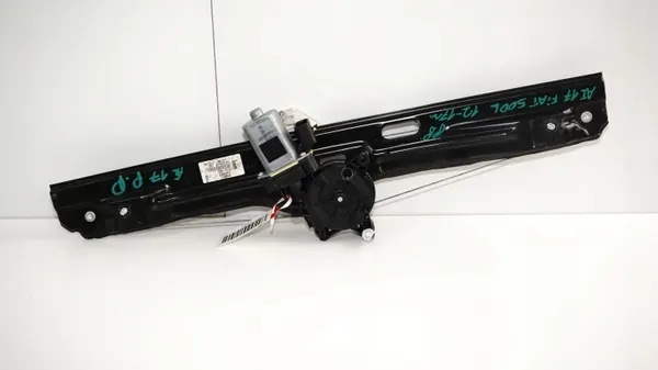Fiat 500L 12-17 rechter voorruitregelaar OEM 360175684 image 10