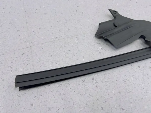 Joint de vitre porte avant droite Tesla Model 3 Highland OEM 109050100 image 4