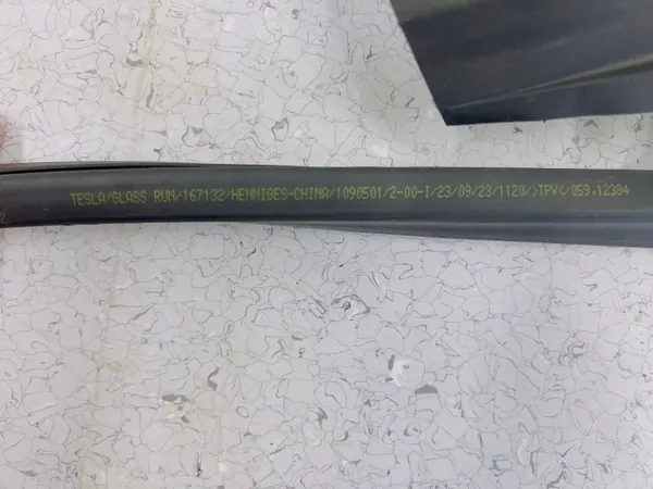 Joint de vitre porte avant droite Tesla Model 3 Highland OEM 109050100 image 6