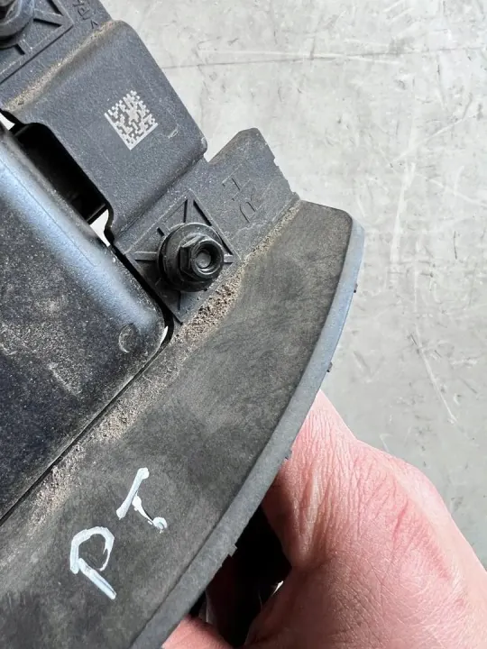 Kia Xceed Taka-Oikea Tutka OEM 99150-J7400 image 4