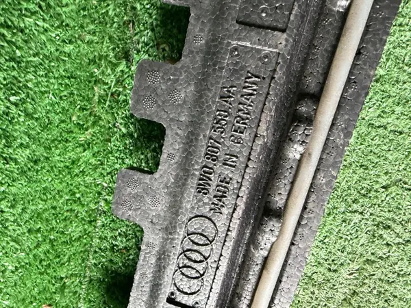 Audi A4 B9 8W Absorber mit Fußgängersensoren 8W0807550AA image 5