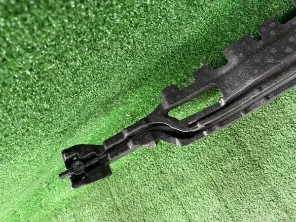 Audi A4 B9 8W Absorber mit Fußgängersensoren 8W0807550AA image 6