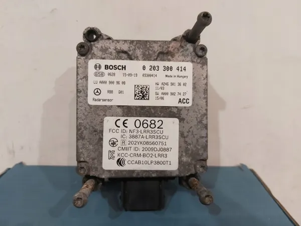 Mercedes Distronic Radarsensor OEM A0009009608 image 3