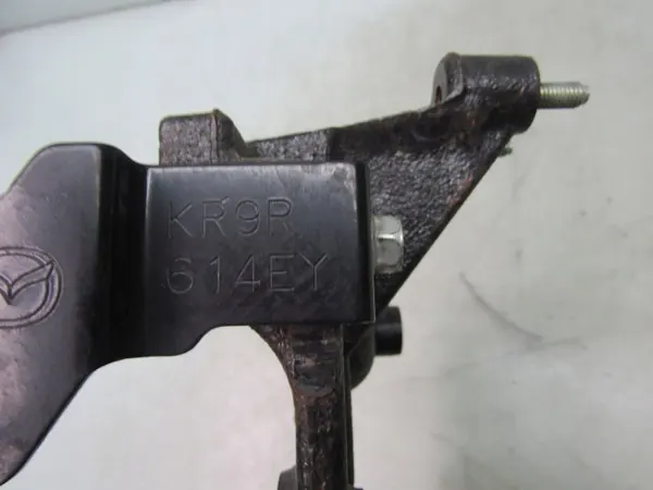 KR9R614EY Suporte Compressor Ar Condicionado Mazda image 4