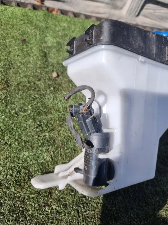 Scheibenwaschbehälter Hyundai IONIQ 5 OEM 98610-GI000 image 5