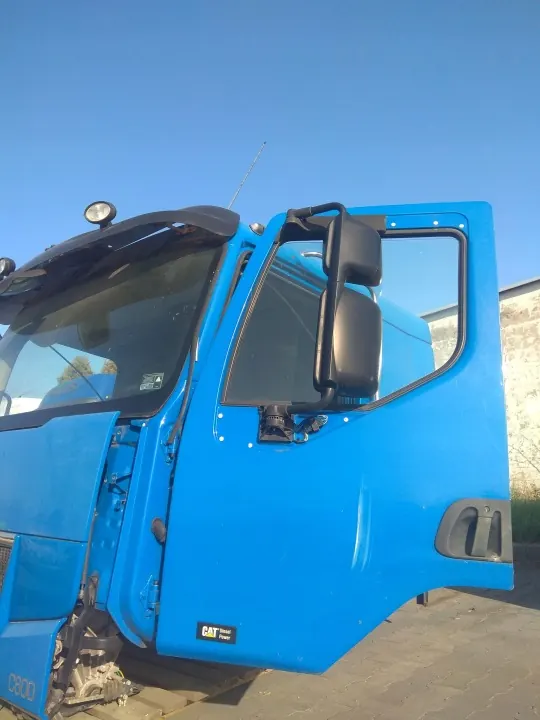 Cabina SISU C600 CAT usada - Qualidade OEM image 3