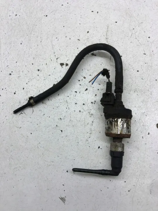 Bomba de combustível Audi A4 B7 2.7L 8E0963303 image 2