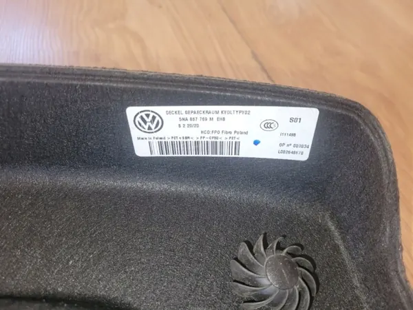 OEM 5NA867769K 000 Musta tavaratilamatto VW Tiguan II:lle image 3