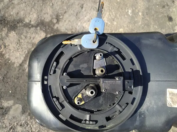Mercedes AdBlue-tank 60L OEM A9604702715/001 Gebruikt image 3