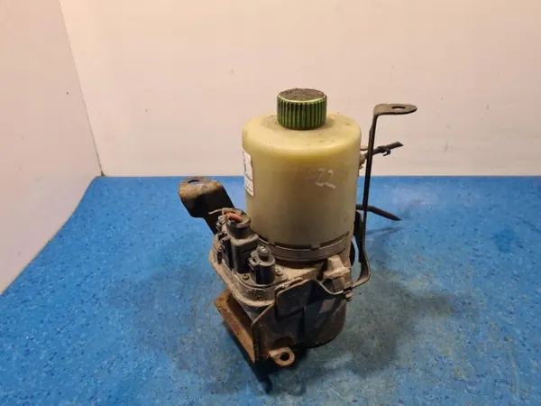 Skoda servostyrpump OEM 6R0423156C - Begagnad image 3