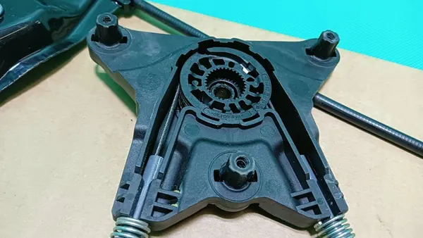 Regulador de janela porta dianteira direita SKODA RAPID 5JA837462 image 4