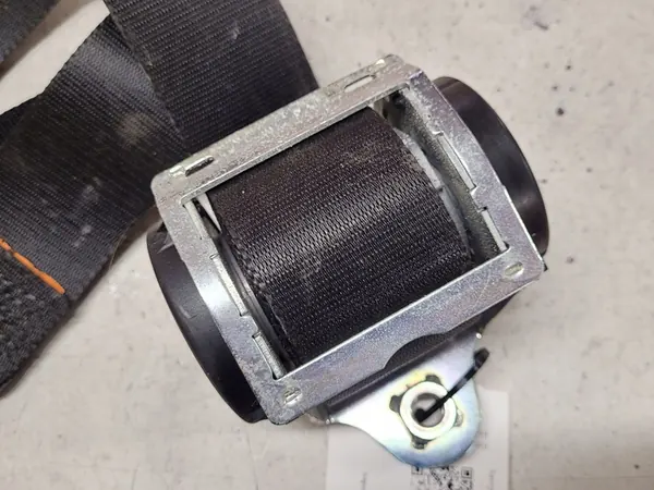 Front Left Seat Belt FORD FOCUS C-MAX 1.6L diesel OEM 609887100A image 3