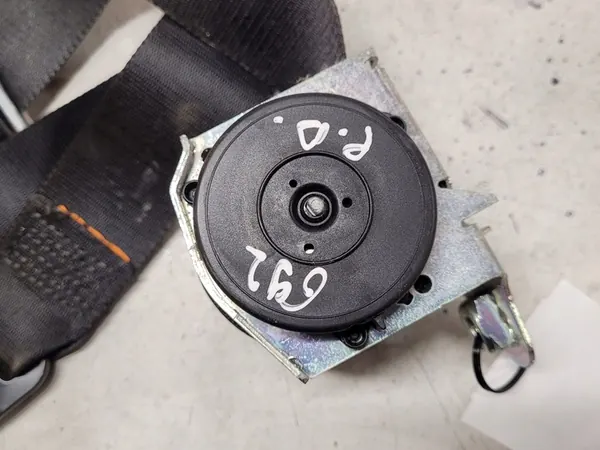 Front Left Seat Belt FORD FOCUS C-MAX 1.6L diesel OEM 609887100A image 4