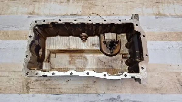 Oliepan OEM 06A103603AJ voor VW Golf 5 1.6 image 6