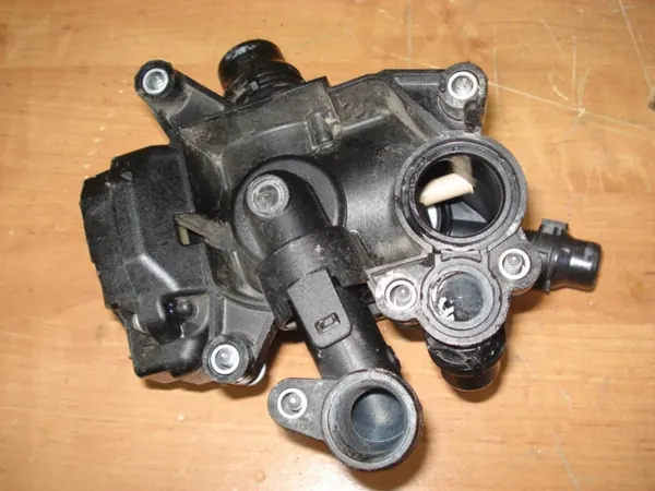 Carcaça do termostato 7644811 1.5 BMW 1 F20 F22 F30 B38 MINI image 5