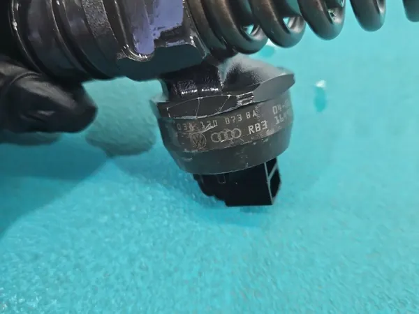 Bomba injeção OEM 0414720216 1.9 TDI usada image 3