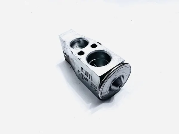 Toyota A/C Expansionsventil OEM CZ4475004540 - Gebraucht image 2