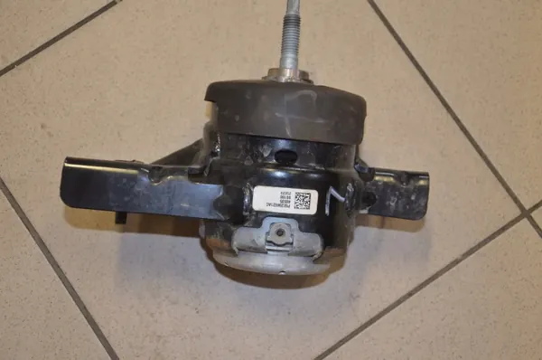 Support moteur gauche OEM 68284621AE pour Wrangler Gladiator image 2