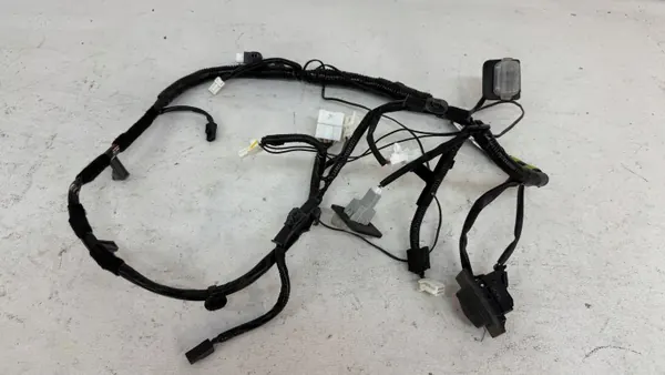 Bandeau d'éclairage tableau arrière Mazda 3 III OEM BPM567060 image 2