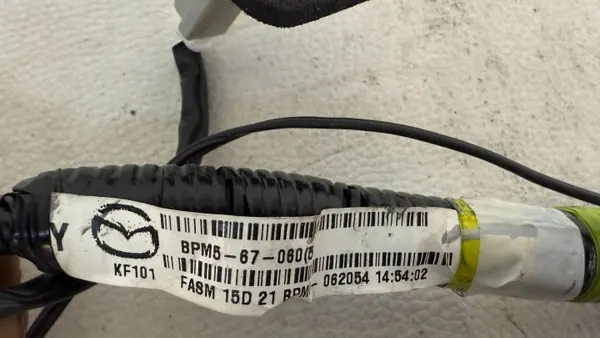 Bandeau d'éclairage tableau arrière Mazda 3 III OEM BPM567060 image 4