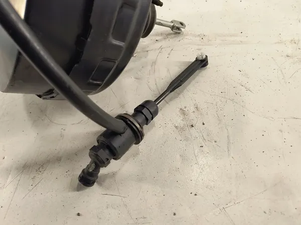 Pompe de servo-frein Renault Master III 472100453R image 4