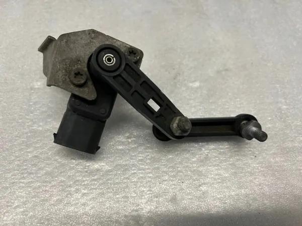 Sensor nivel suspensión aire Volvo XC90 2020 delantero OEM 31360329 image 3