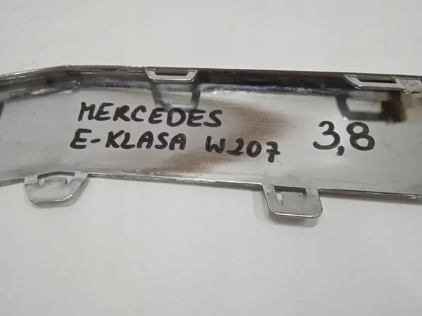 Moldura de para-choque dianteiro Mercedes-Benz E C207 W207 A2078850300 image 2