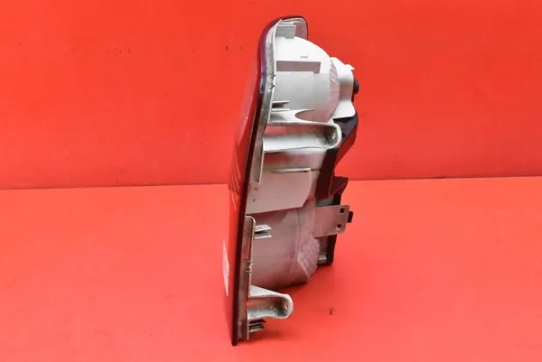 Vänster Bakljus 1T0945095J VW Touran Lift 06-10 image 3