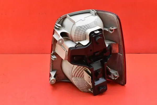 Vänster Bakljus 1T0945095J VW Touran Lift 06-10 image 4